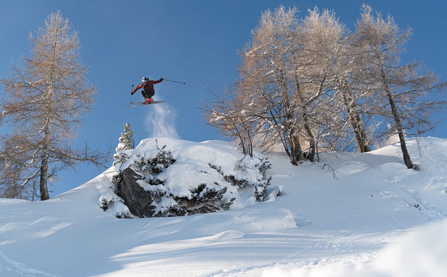 Eine Ski Fotografie von Roli Loipold an einem Powder Tag in Zauchensee, Österreich