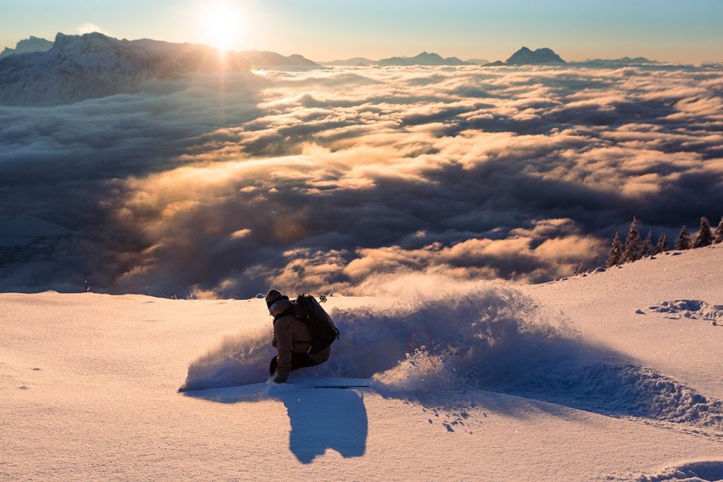 Fahrer: Roland Loipold | Auch wenn dies nicht der selbe Tag ist, kann ich dieses Bild nicht zurückhalten. Gaisberg bei perfekten Bedingungen. Hinten Links der Untersberg und irgendwo unter der Wolkendecke die Stadt Salzburg.